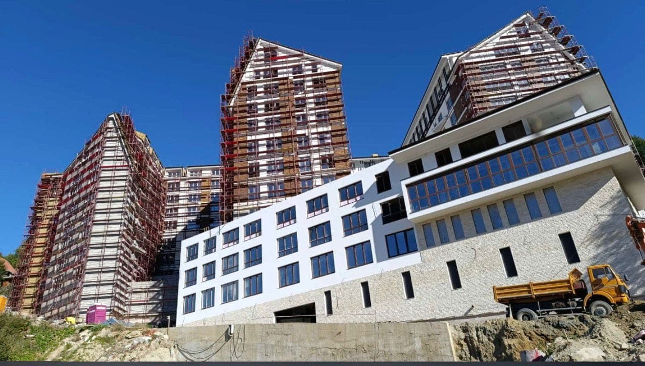 Planinski apartmanski kompleks u fazi fasadnih radova